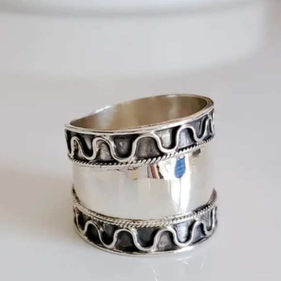 Brand New Concave Personality Fashion Ring. - Picture 3 of 9